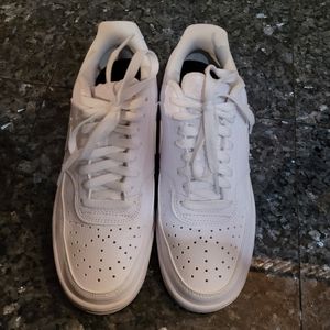 Like new ladies nike runners